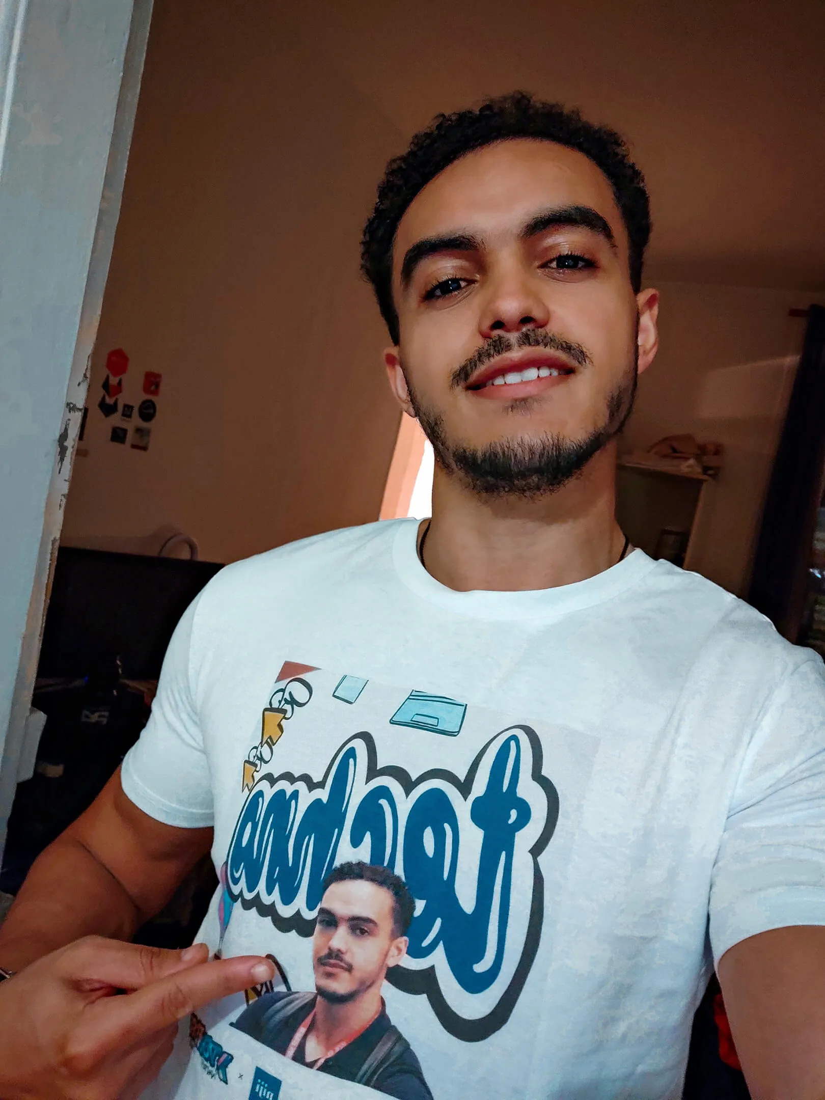 Moi tout content d'avoir ma tête sur un T-Shirt DevFest